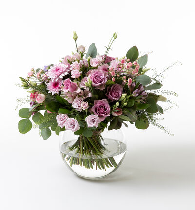 Overrekkelsebukett med rosa og lilla blomster stor Overrekkelsebukett med rosa og lilla blomster stor